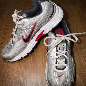 Nike Initiator
Sleek running shoes. Ideal for active lifestyles.